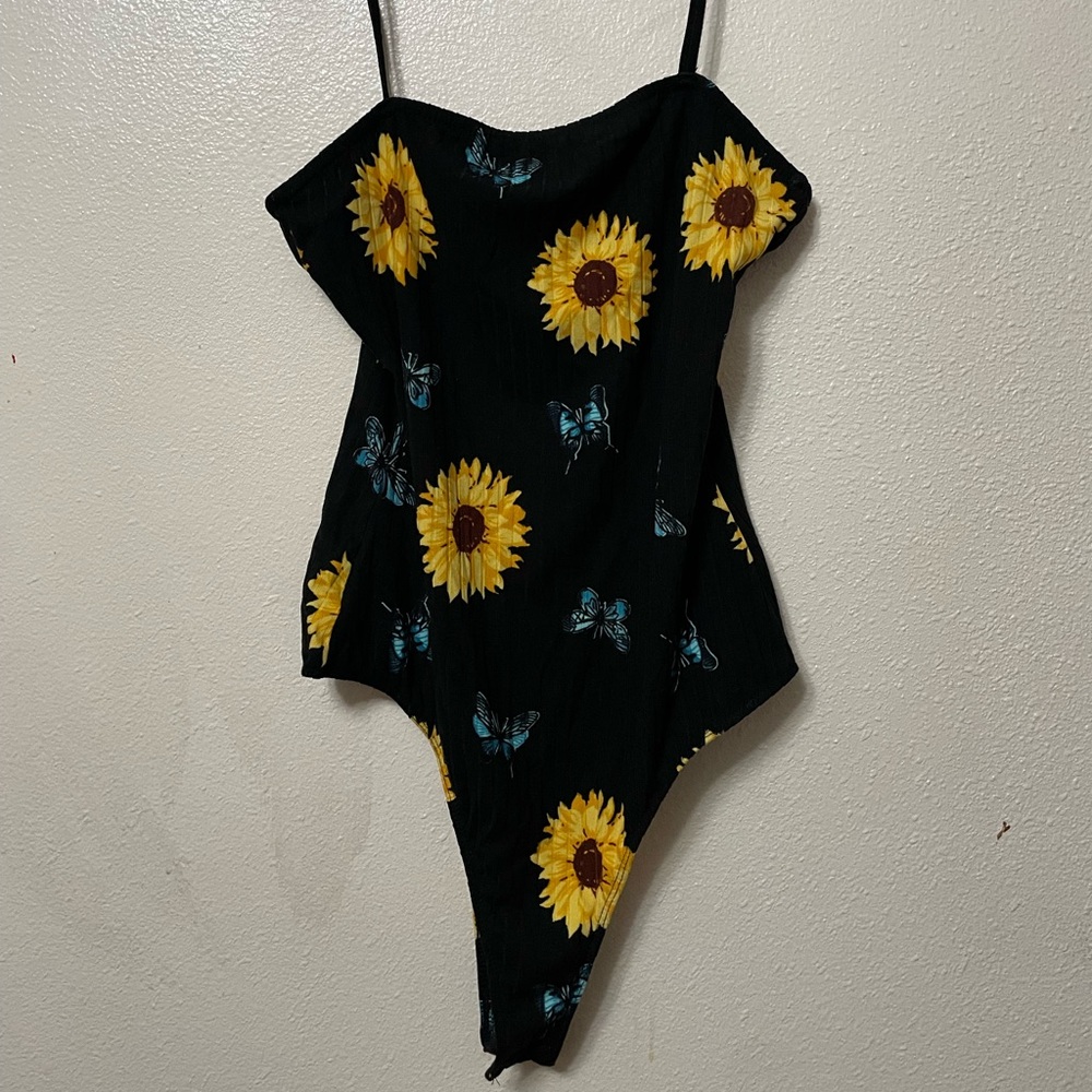 Black sun flower shirt